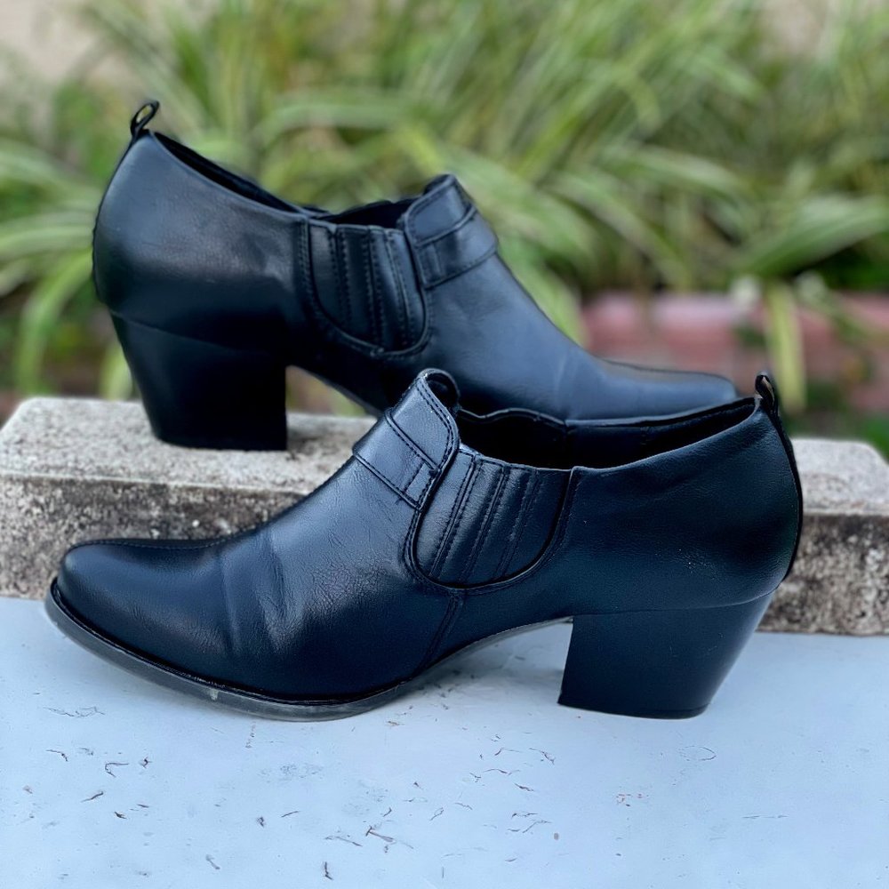 baretraps bootie size 11